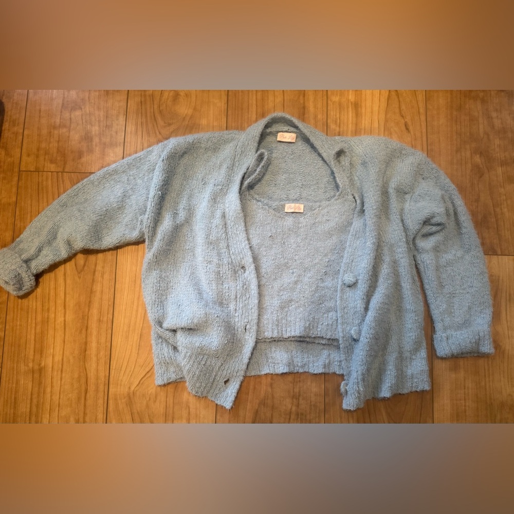 2X Pink Lily Light Blue Fuzzy V-Neck Sweater set with xl tank sweater